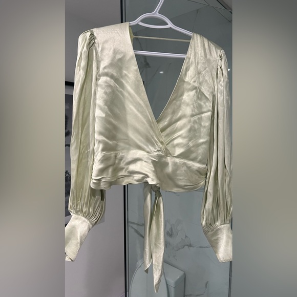 Bardot opal blouse- pistachio - Picture 6 of 9